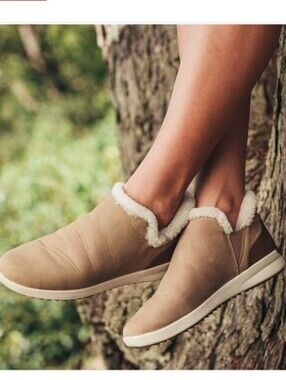OluKai Malua Hulu Genuine Shearling Tan/Tapa Nubuck Leather Sneaker Women US 7